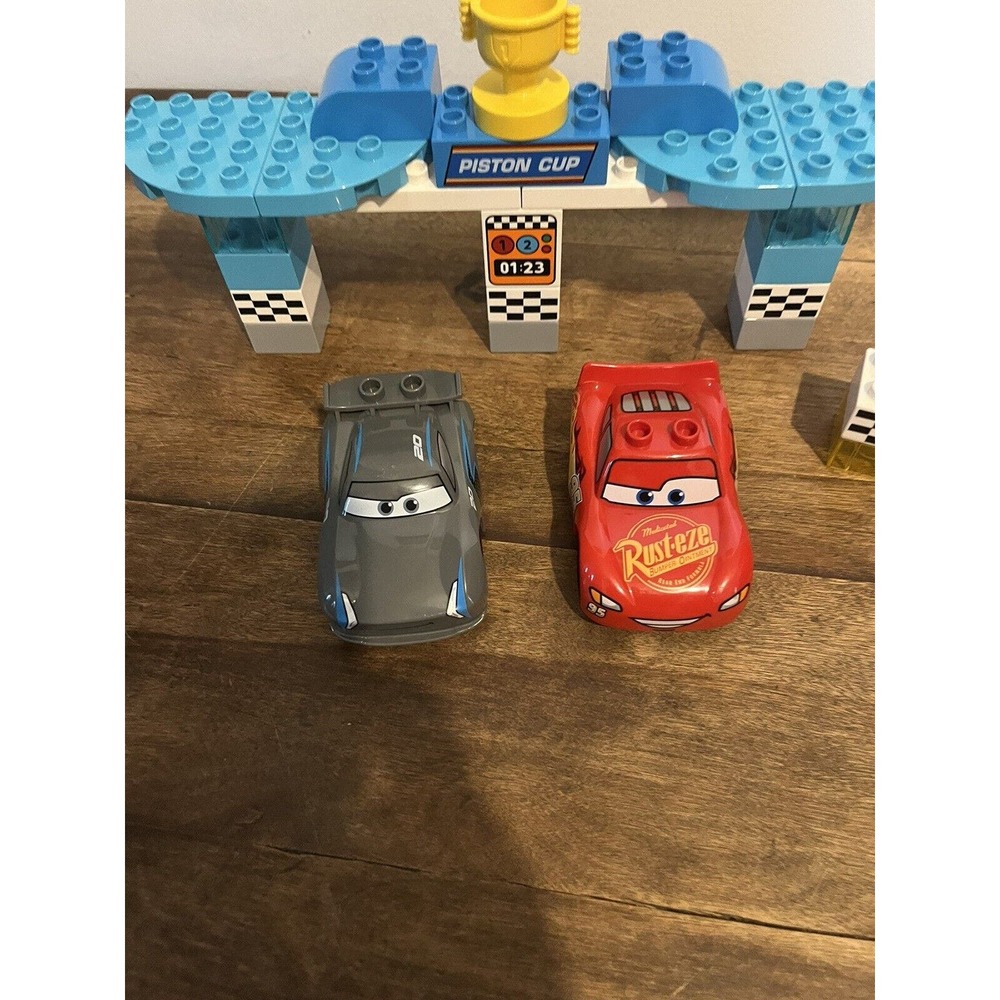 LEGO DUPLO Disney Pixar Cars 3 Piston Cup Race Set 10857 - Picture 2 of 2